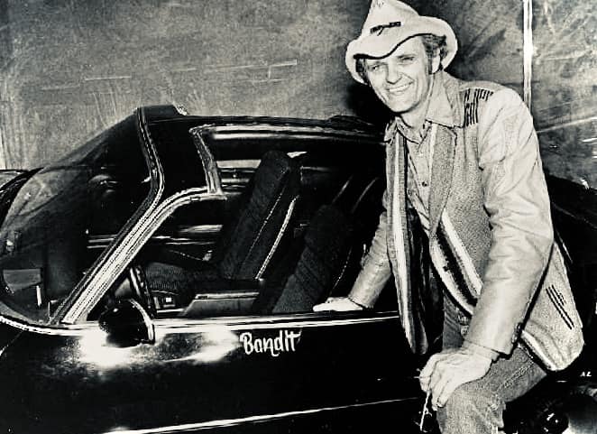 CarManToday's tweet image. Snowman and “Son of Trigger”! 🎬
#smokeyandthebandit
#jerryreed
#transam