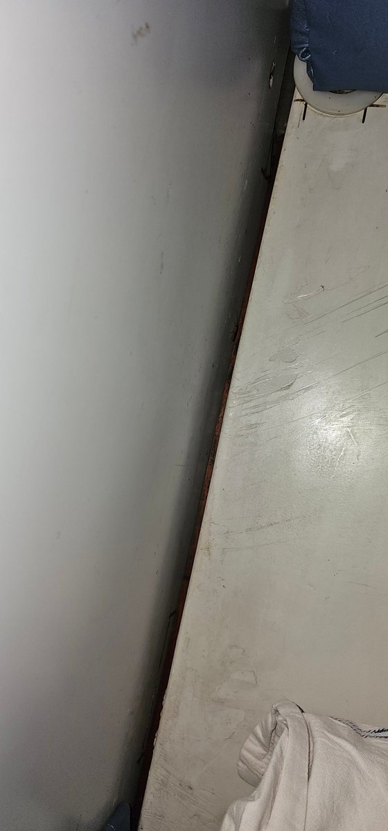 push57996's tweet photo. @indianrail @RailMinIndia @AshwiniVaishnaw Cockroachs in 3rd AC B2 train number 12141 9-Feb. Not good as there are small kid also .kindly look into it . https://t.co/IWuMG6glku