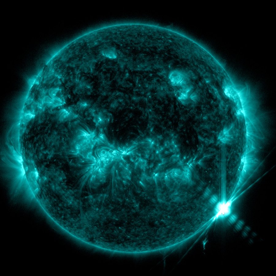 PlanetReportHQ's tweet image. ☀️ | A powerful X3.3 class solar eruption occurred a few hours ago. (NASA)

#NASA #solarflare #SolarActivity
