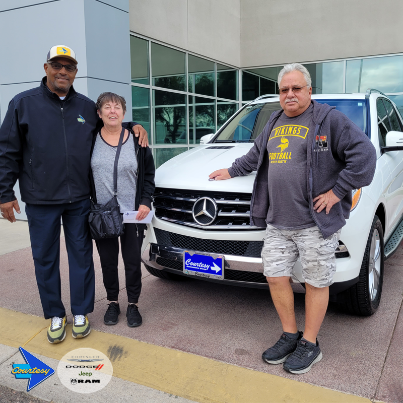 CourtesyCDRSS's tweet image. Theresa &amp;amp; Michael Peterson needed a reliable vehicle for their golf clubs, Marvin Read put them in this pre-owned 2015 Mercedes-Benz ML350. Interested in a quality #CourtesyCDJRSuperstitionSprings vehicle, call Marvin at 480-569-2991. #TheCourtesyWay #CourtesyCDRAZ #Marvin4aCDJR