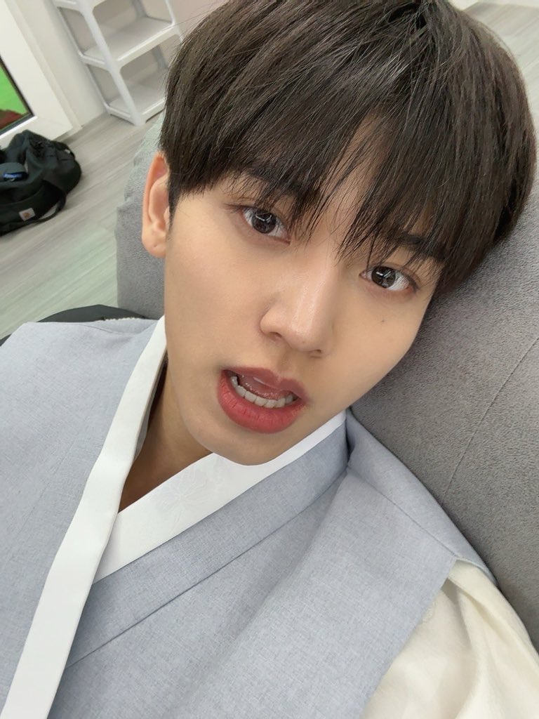 OmegaX_members's tweet photo. [#OX]

설날 신나게 보내💕

#OMEGA_X #오메가엑스 
#혁 #HYUK https://t.co/nsrF4sUh45