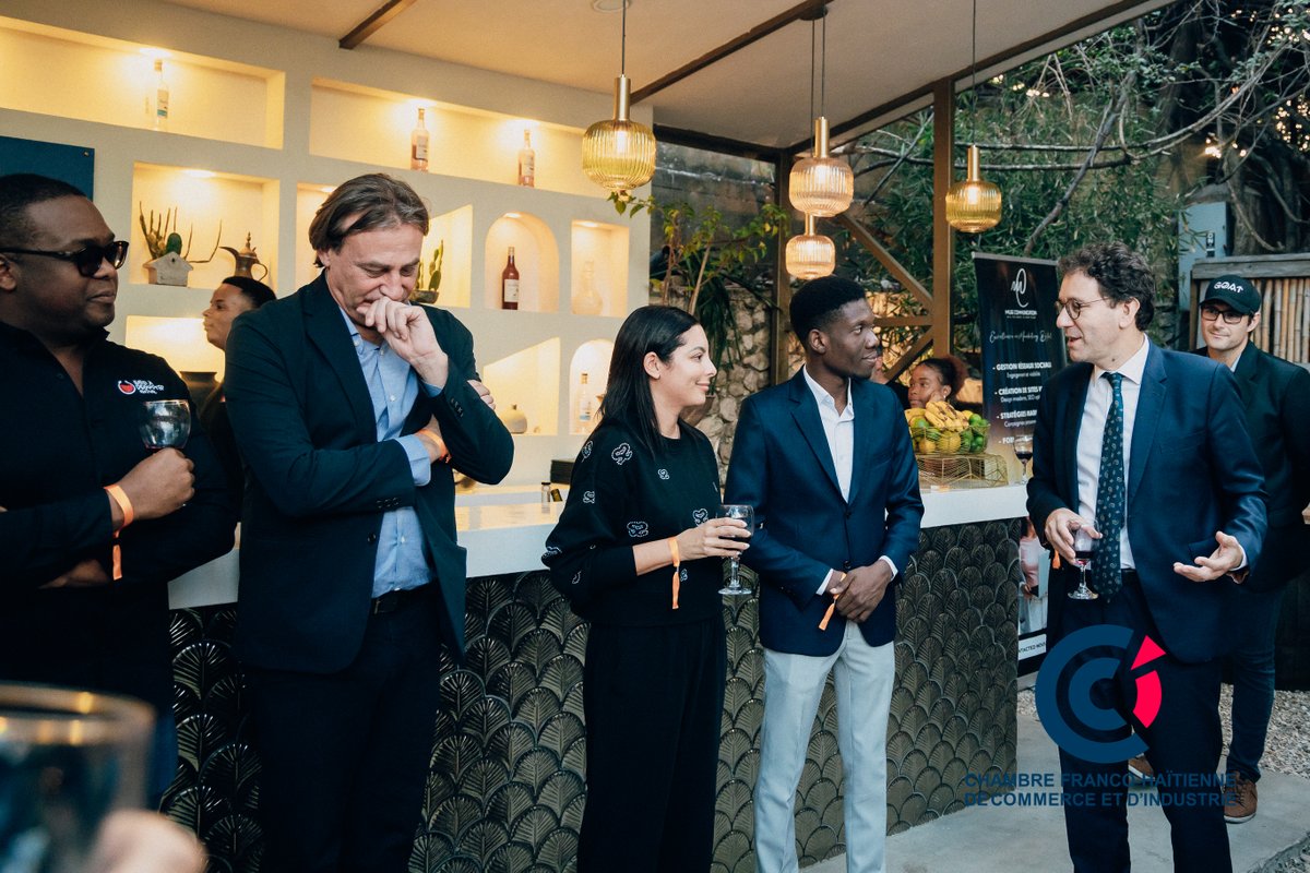 cfhci's tweet photo. 🎉 La CFHCI a lancé l'année 2024 avec notre premier cocktail le 2 février ! Mme la Présidente, @DelphineGardere, a partagé les mises à jour, présenté notre nouveau Directeur des Opérations, Louvens Siméon, et adressé ses meilleurs vœux pour l'année. 🥂 https://t.co/KiUOpLx1AV
