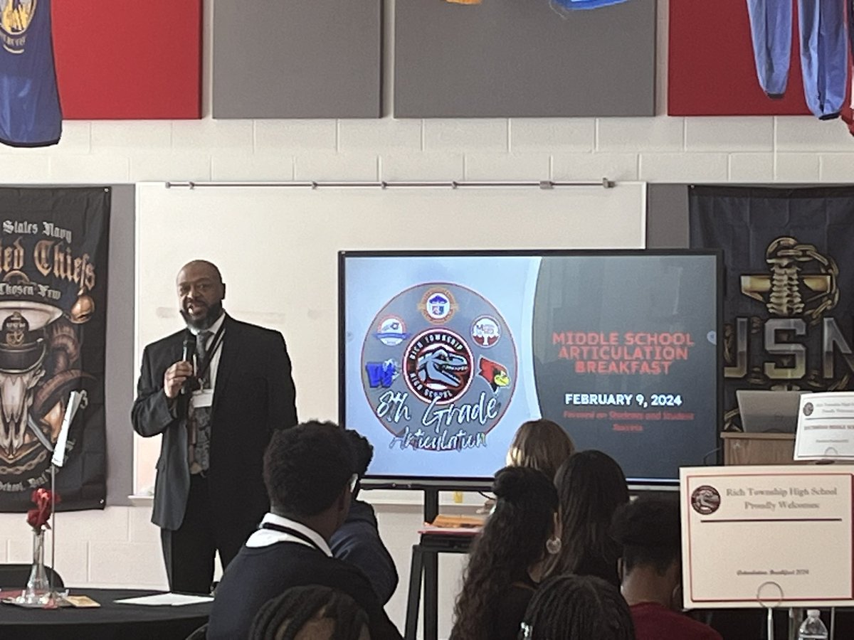 LvarnadoD's tweet photo. The 8th grade articulation meeting with the feeder schools went well. Current high school students engaged with their middle school counselors and administrators. #richinstudentsuccess https://t.co/95xDvBLNlu