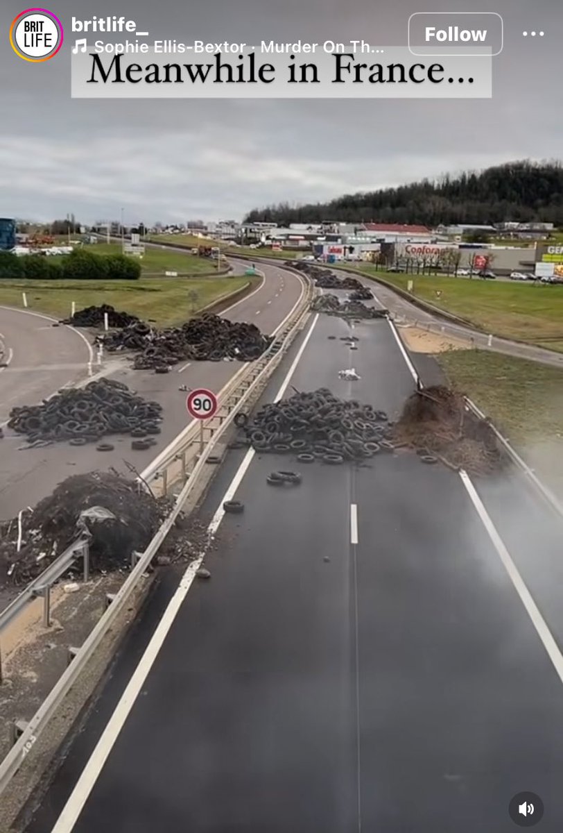 emmabest2000's tweet image. Why can’t we protest like this? #MurderOnTheDanceFloor #FrenchProtest