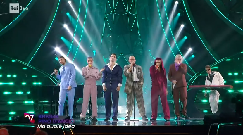 rtl1025's tweet photo. 🎶 Serata #Cover: #Bnkr44, in gara a #Sanremo2024 con Governo punk, stasera si esibiscono insieme a #PinoDAngiò con #MaQualeIdea ❤️
🔴 VOTA #GovernoPunk dei #Bnkr44 nella classifica di #RadioFestival 📲 https://t.co/M7zQA0HiJX https://t.co/mu6VE5OBoT