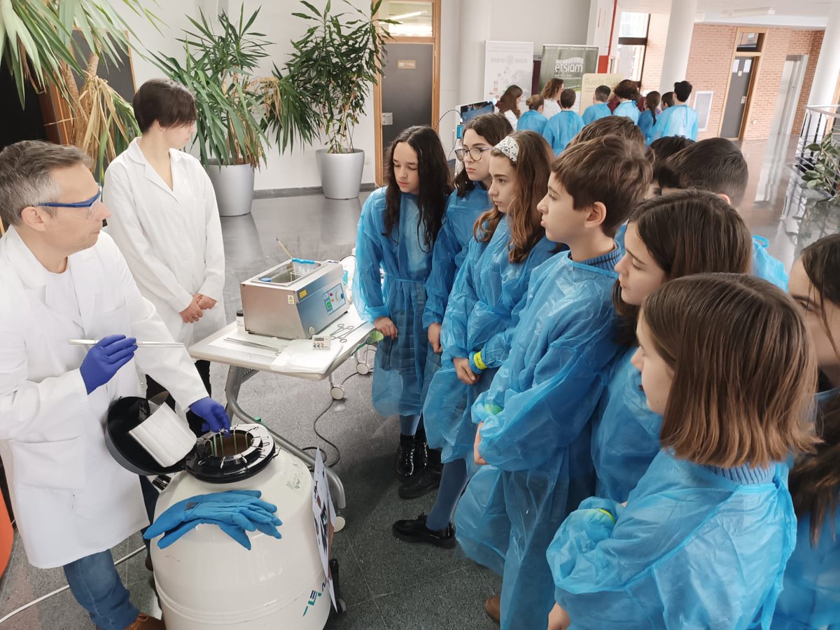 M_INMACULADA_AB's tweet photo. Los alumnos de 6°EP 👧🏻👦🏼 participan en los talleres "Aventura con científicas" 👩🏾‍🔬organizados por @EtsiamAb y @idr_uclm. Enhorabuena a la organización, los alumnos han disfrutado muchísimo 👏🏼. Repetiremos.

#ColegiosHHCC https://t.co/NHCPy4ghDD