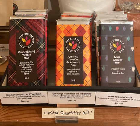 Eastvanroasters's tweet image. Did you miss out on trying our holiday bean to bar chocolate bar collection? 🍫 Our three holiday-themed chocolate bars - Gingerbread Toffee Bar, Orange Turrón de Alicante Bar,  and Mint Cookie Bar - are crafted by our amazing chocolatier, Jen! #ValentinesDay #GiftShopping