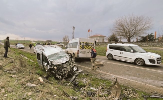 zabeyazgul2fan's tweet photo. Şanlıurfa'nın Siverek ilçesinde üç aracın karıştığı zincirleme trafik kazasında, Yaralanan Hemşehrilerimize Allah'tan Acil şifalar diliyoruz. 🤲 https://t.co/3s7WrMlQXb