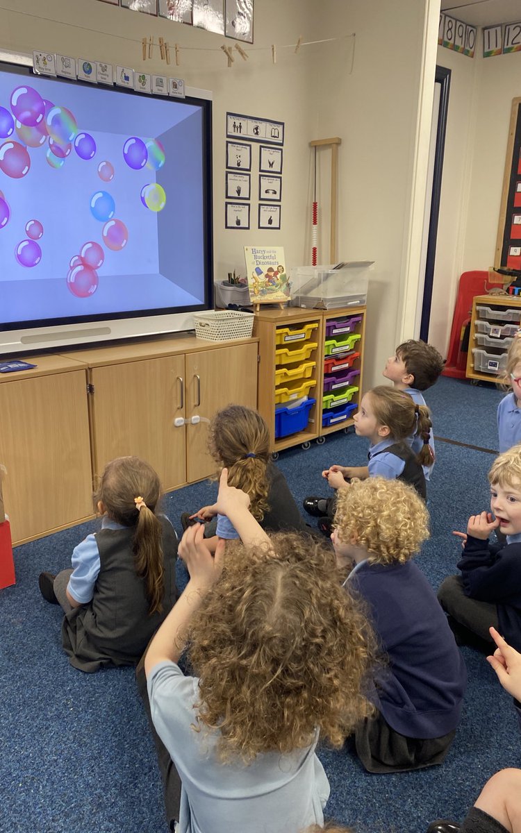 ComberbachMissD's tweet photo. To finish up children’s mental health week Reception came in from their lunch and focused on some mindfulness calming time. (The bubble one was our favourite!) #ComberbachCMHW #VRSP #MyHappyMind @ComberbachMrDN @ComberbachMissM https://t.co/Zths5r8aEF