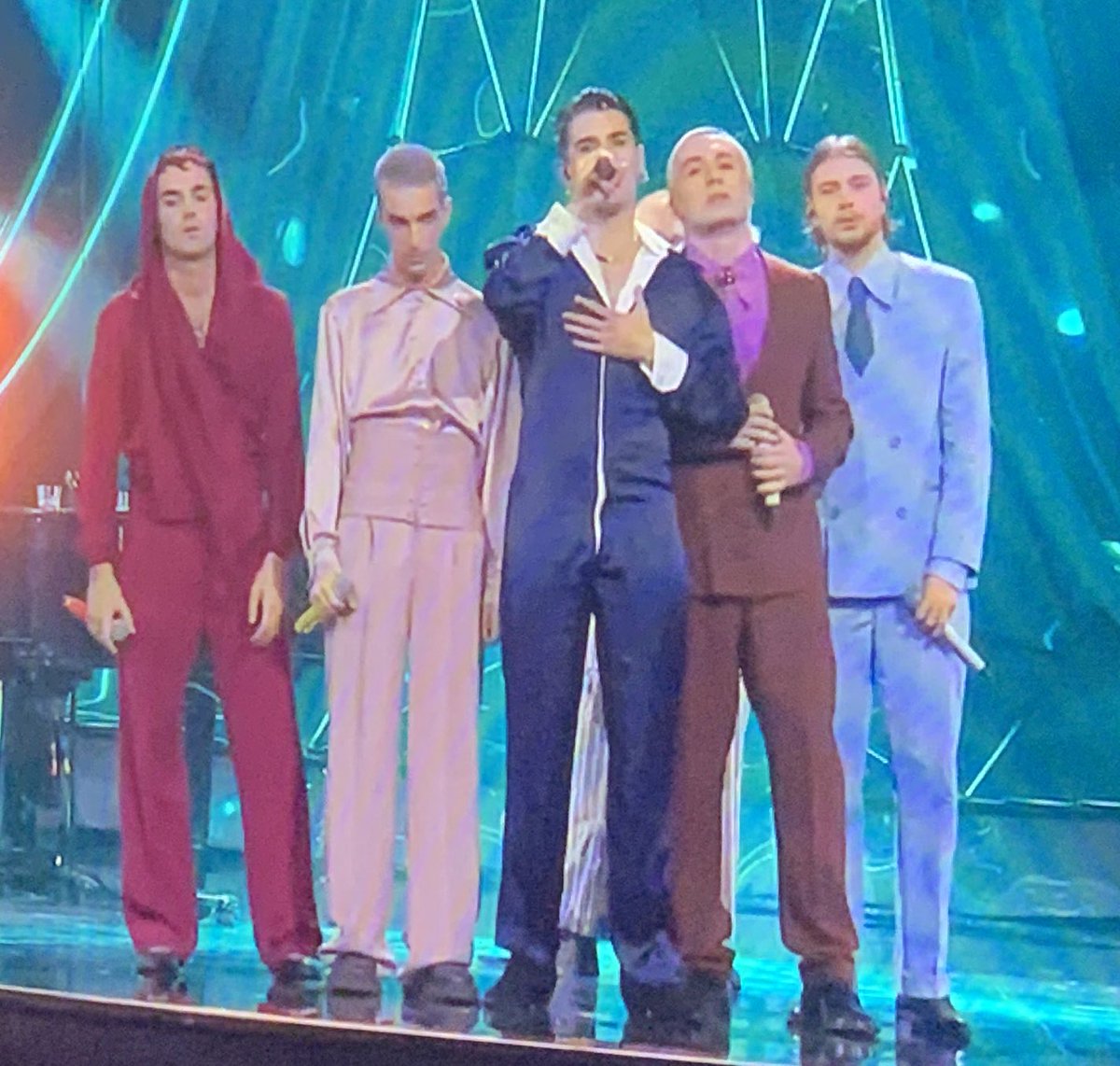 ryuseith's tweet image. partendo da sinistra: anakin skywalker, blanco, john travolta (golden era), barney stinson, florence pugh

#Sanremo24