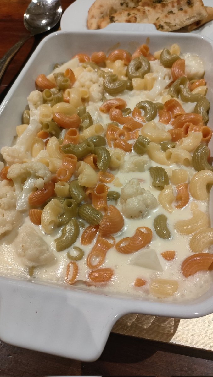 Helen Everett tweet media