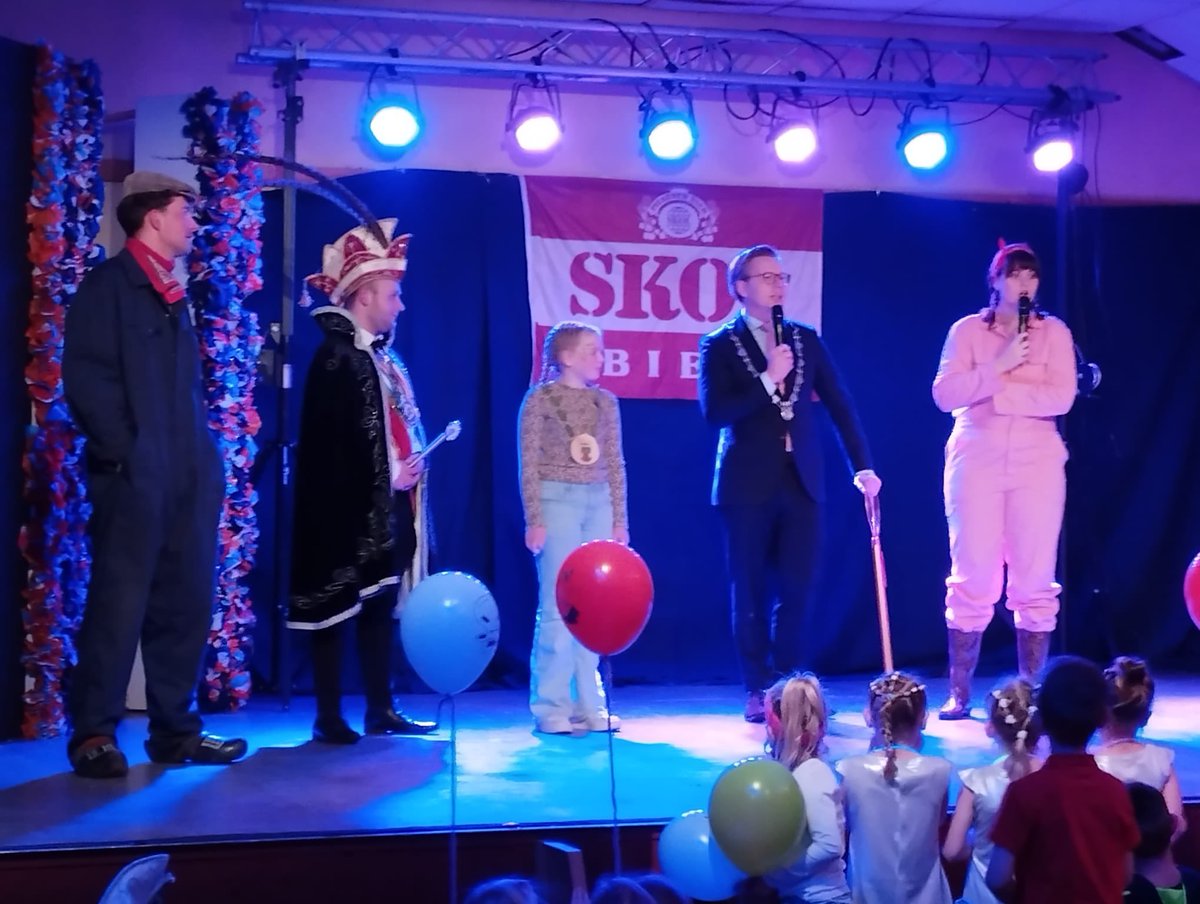 De sleutel is overgedragen. Carnaval in Pipegaelsgea is los! Mooi weekend toegewenst #Tijnje!