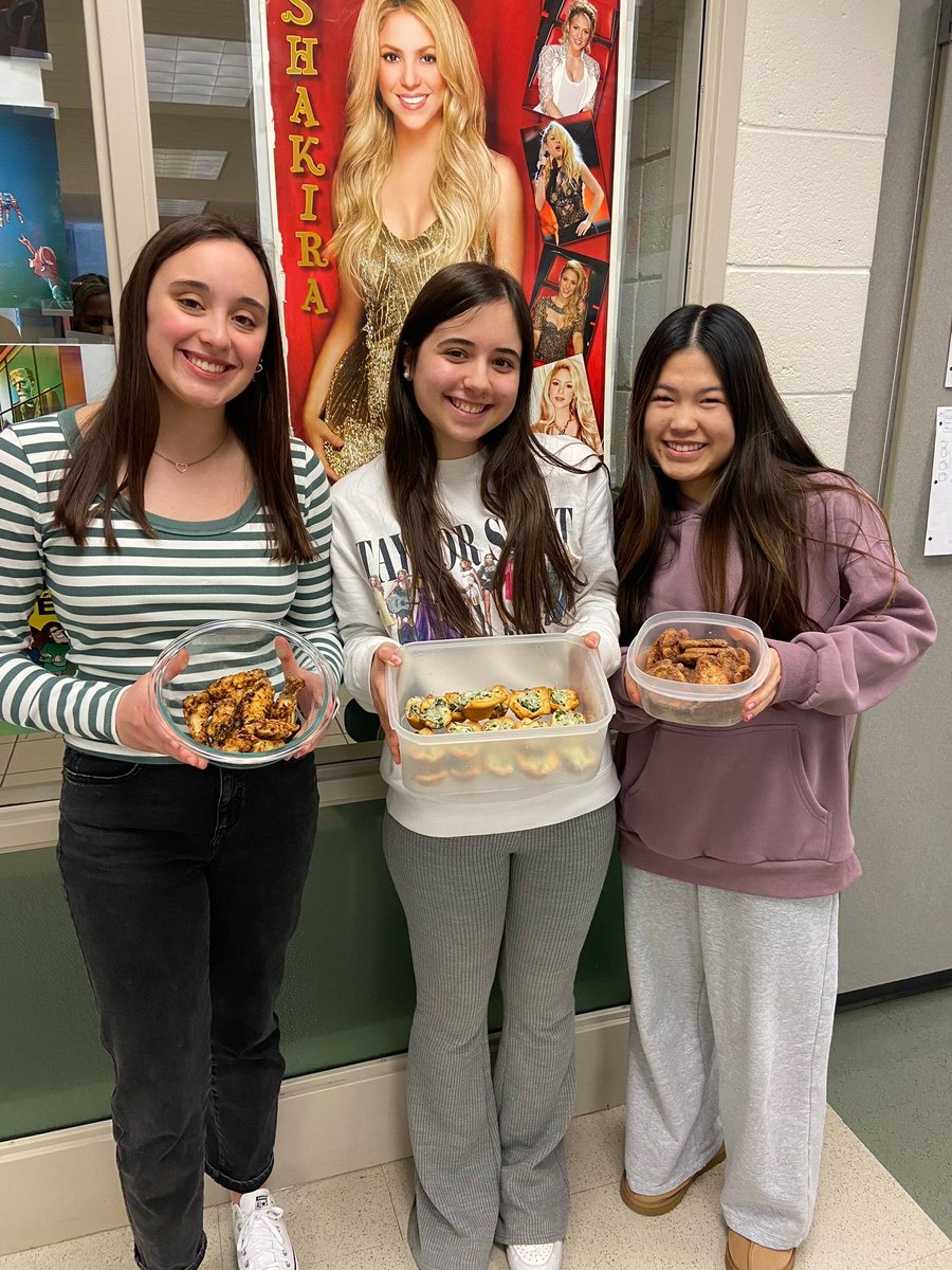 PennridgeSD's tweet photo. In the Families &amp; Communities global theme in our AP Spanish Language &amp; Culture students spent some time researching customary dishes. Their research culminated in an oral presentation where they presented &amp; shared their dishes with the class. @PennridgeHS
#shareyourpsdgreat https://t.co/4Yas6hHbhl