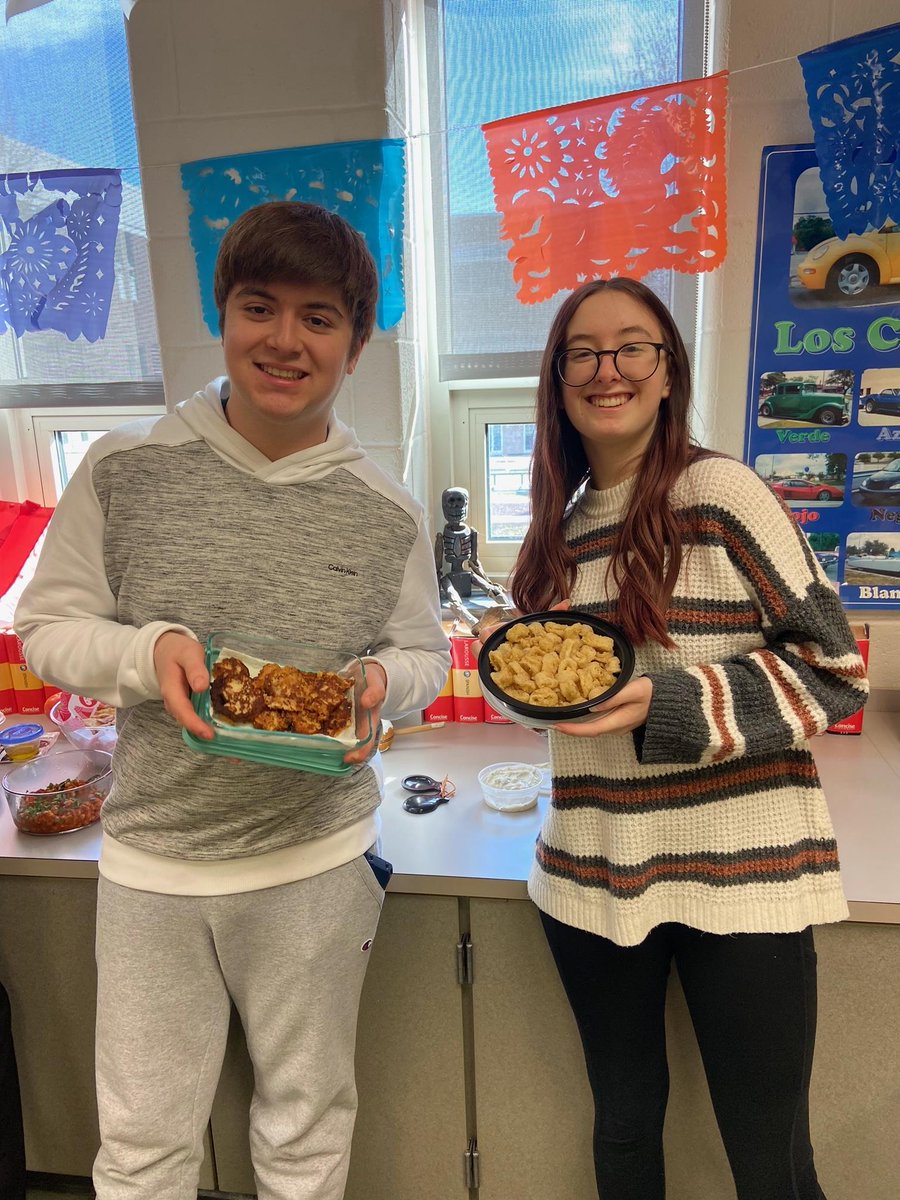PennridgeSD's tweet photo. In the Families &amp; Communities global theme in our AP Spanish Language &amp; Culture students spent some time researching customary dishes. Their research culminated in an oral presentation where they presented &amp; shared their dishes with the class. @PennridgeHS
#shareyourpsdgreat https://t.co/4Yas6hHbhl