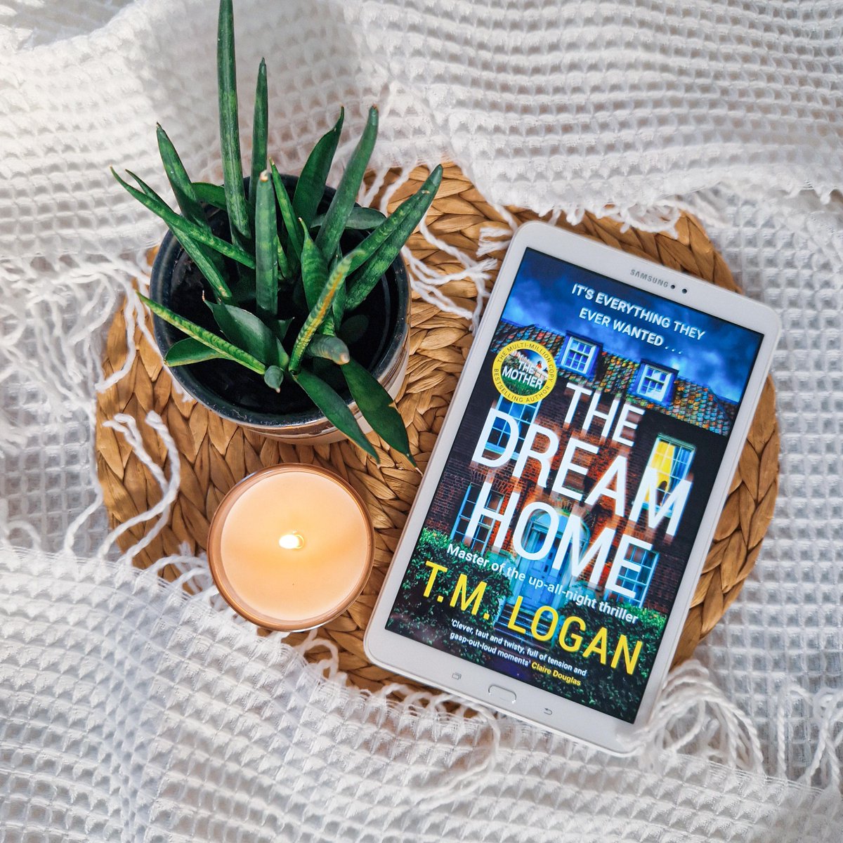 Happy publication day to #TheDreamHome by @TMLoganAuthor - Another addictive and brilliantly written thriller full of well-developed characters, a tense atmosphere, and enough twists to have you questioning who you can trust.

Full review: readwatchdrinkcoffee.wordpress.com/2024/02/09/boo… @ZaffreBooks