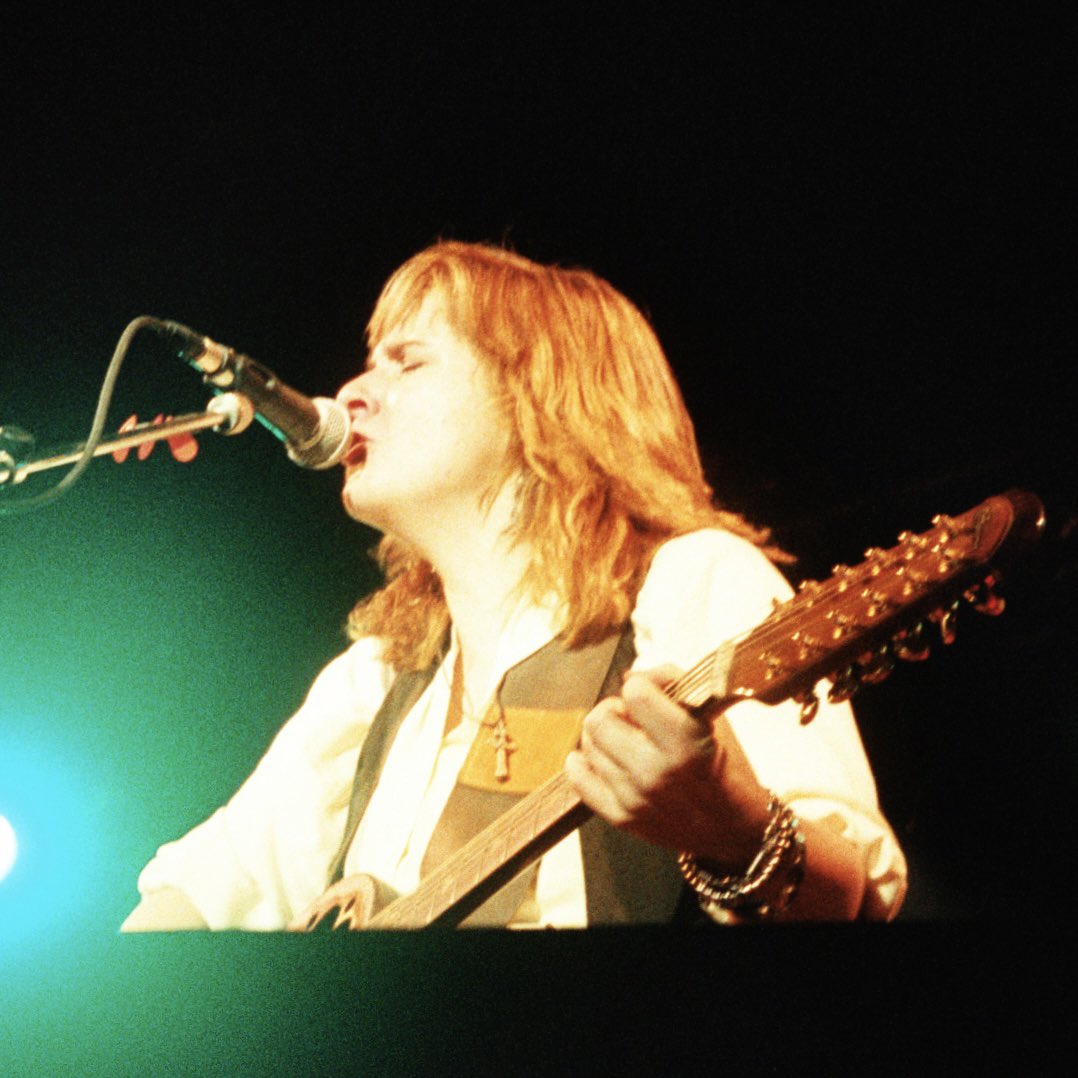 superfan_MLE's tweet photo. Brave &amp; Crazy Tour Frankfurt November 1989, Volksbildungsheim. The photo was take with a analog Minox 35 PL (folding lens) smuggled in my pants, into the venue. @metheridge @minoxuk #melissaetheridge #superfan #volksbildungsheimfrankfurt #minox #minox35 #ovation https://t.co/FwZBwUaEuj