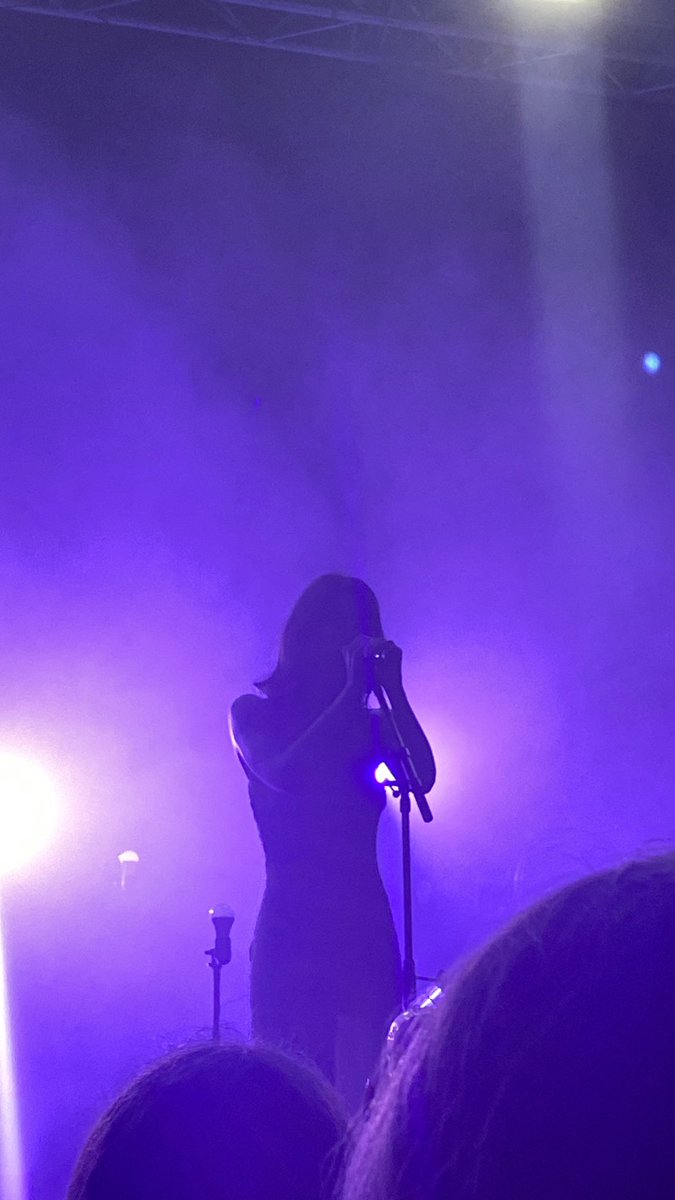 evermoretrope's tweet photo. @gracieshq MISSING THE GOOD RIDDANCE TOUR 😭❤️ https://t.co/liyUyP6uVP