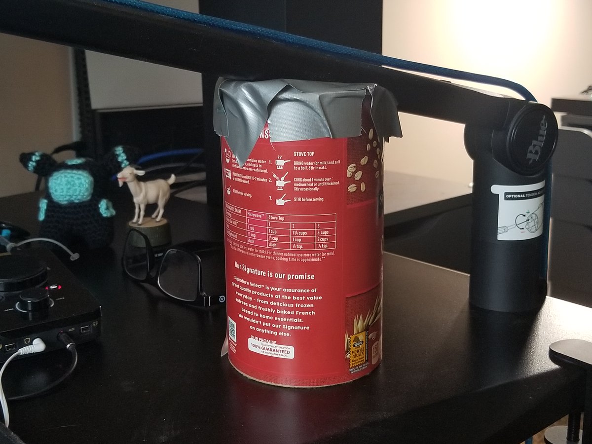 falloutplays's tweet photo. I keep my mic arm propped up with an oatmeal can https://t.co/AfbNRjbL0O