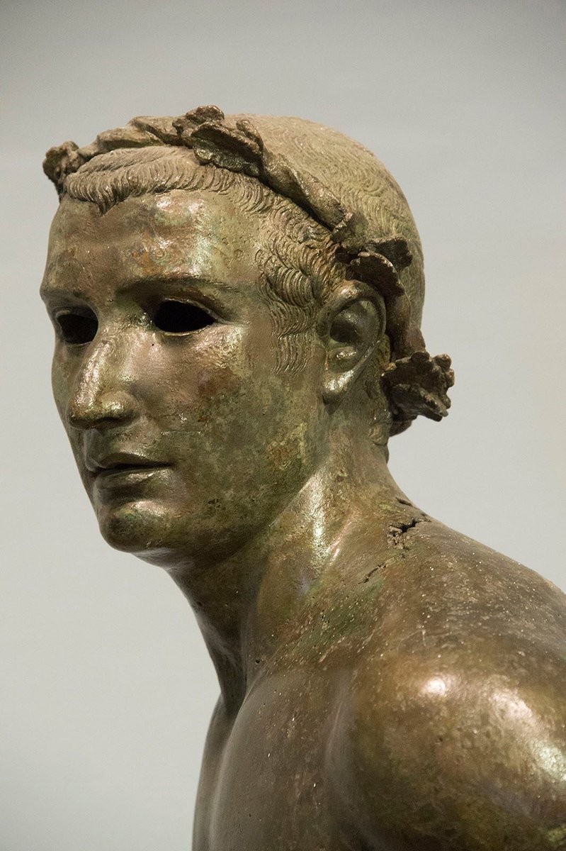 uzunsimsekersin's tweet photo. '' The Ancient City of #Kyme '' The bronze #Athlete running statue was found by fishermen in the see 1979, the bronze statue is a very unique work in termsof standing in balance . 30-50 Century B.C . @izmirArkeolojiMüzesi . https://t.co/wgqjwK9qvJ