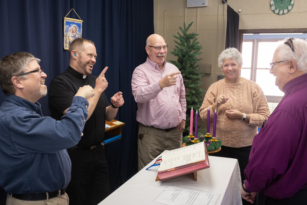 Catholics in the Deaf community used American Sign Language while gathering for Mass at a chapel at St. Richard Church’s parish center in Creve Coeur. The Catholic Deaf Ministry’s signed Mass is celebrated at the location every Sunday. archstl.org/aca-signs-of-g…