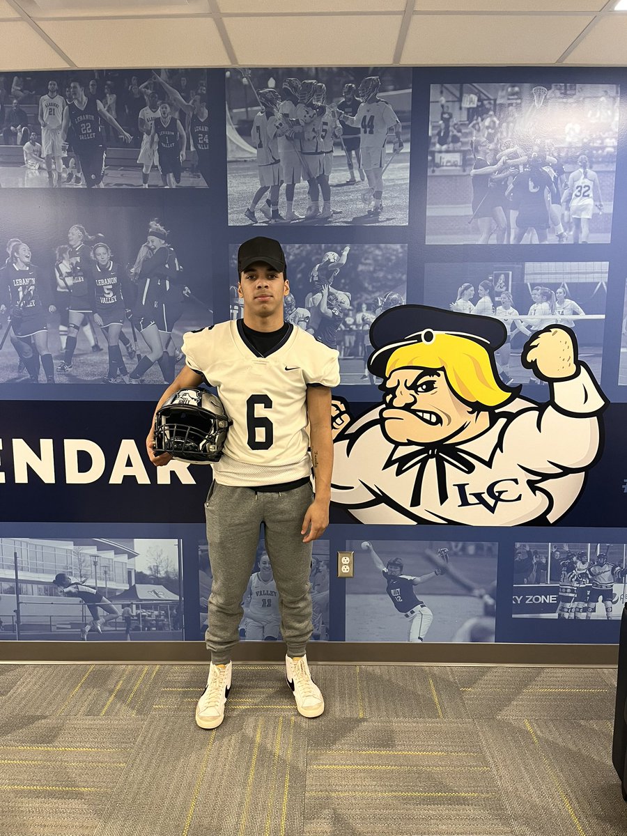 Jayden_Craft21's tweet photo. Grateful to receive an offer to play at @LVC Thank you @CoachMelhorn @CoachDrake31. @RaritanSports @RaritanHigh https://t.co/XF9JmYWs4D
