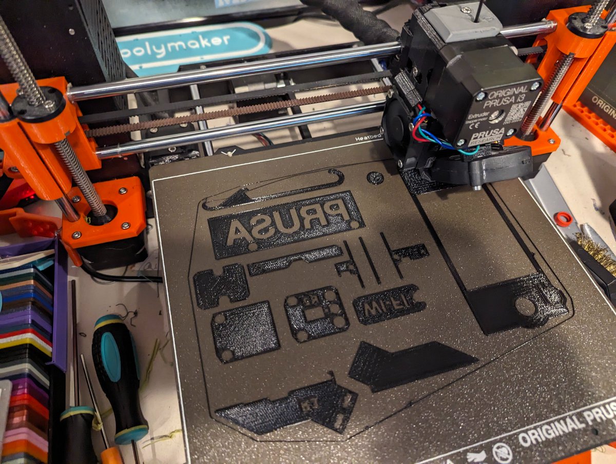 sliverbaer's tweet photo. Printing parts with the included black PETG on the cute little spool.
#MK35 #3DPrinting https://t.co/T9uELgpsGe