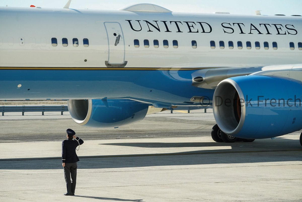 derekcfrench's tweet image. U.S. President Joe Biden leaves AF1 upon arrival at John F. Kennedy International Airport in Queens, New York, United States on January 7th, 2024 to attend three campaign events.

#JoeBiden #POTUS #NewYork