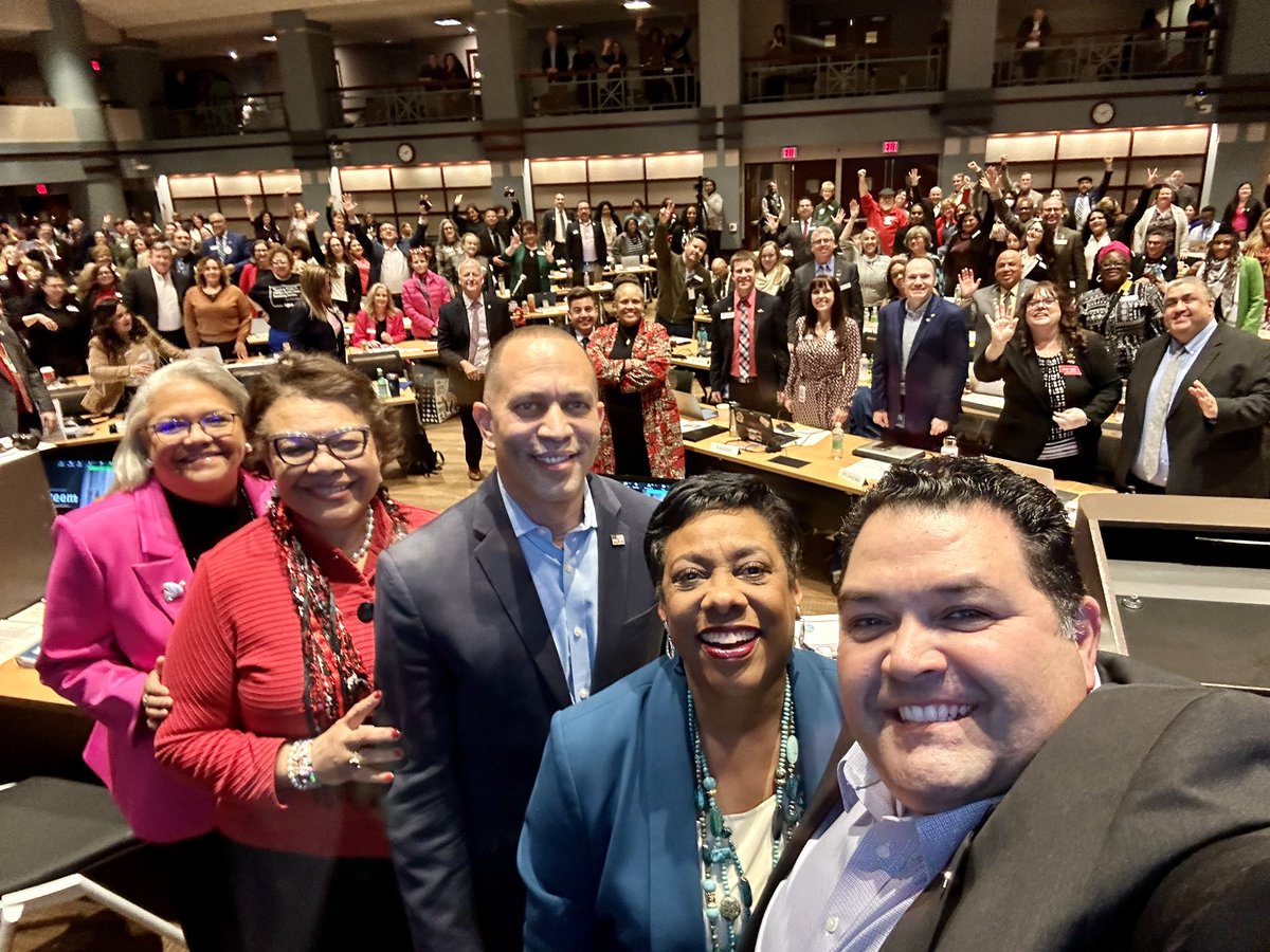 Proud to host House Democratic Leader, Rep. @hakeemjeffries at NEA Board of Directors meeting. He shared accomplishments of the previous Congress & current White House w/our partnership as well as our future centered on lifting ALL of our students, educators, & public schools.