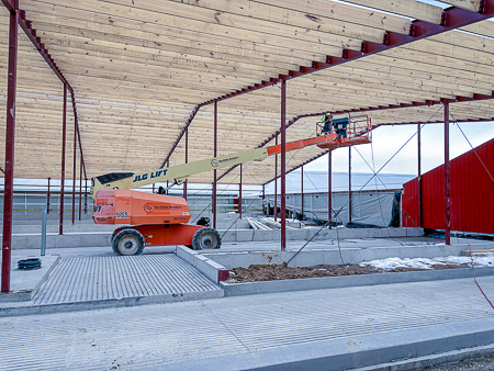 FoxCitiesBuild's tweet image. Loehr Farms &amp;amp; Fox Cities Builders: This project will feature a 199x146 freestall barn addition that's quickly taking shape. 
Structural steel is up, purlins set, and framing is underway!

#loehrfarmsllc #freestallbarn #newaddition #agconstruction #foxcitiesbuilders