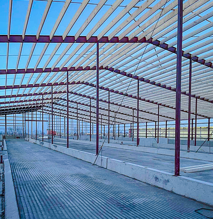 FoxCitiesBuild's tweet image. Loehr Farms &amp;amp; Fox Cities Builders: This project will feature a 199x146 freestall barn addition that's quickly taking shape. 
Structural steel is up, purlins set, and framing is underway!

#loehrfarmsllc #freestallbarn #newaddition #agconstruction #foxcitiesbuilders