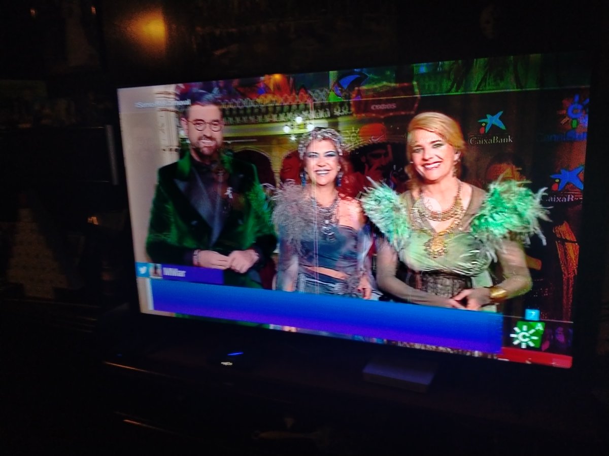BenitezElsy's tweet photo. Me encanta el Carnaval y mi chico Andaluz feliz compartiendo conmigo #SomosMasCarnaval https://t.co/mgrgMeYvMx