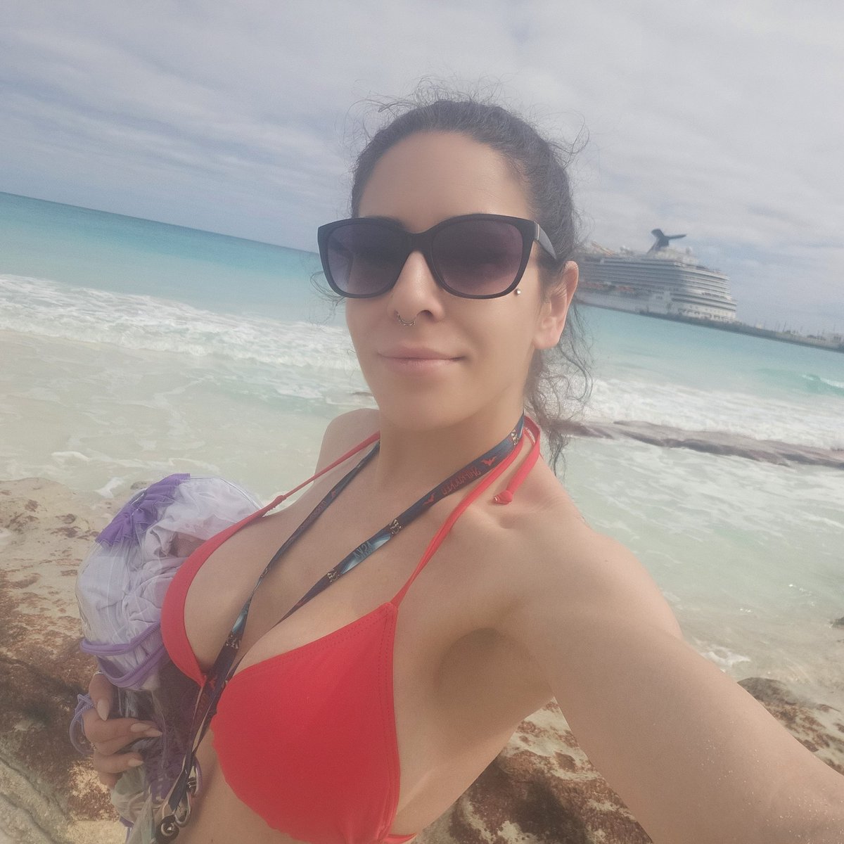 Danikawilde's tweet photo. Chillin on the beach in Bimini, just a tiny Canadian girl all alone, looking for shells on the beach and feeling like she's finally home 💜 #oceanlove https://t.co/ekMmIg3b0W