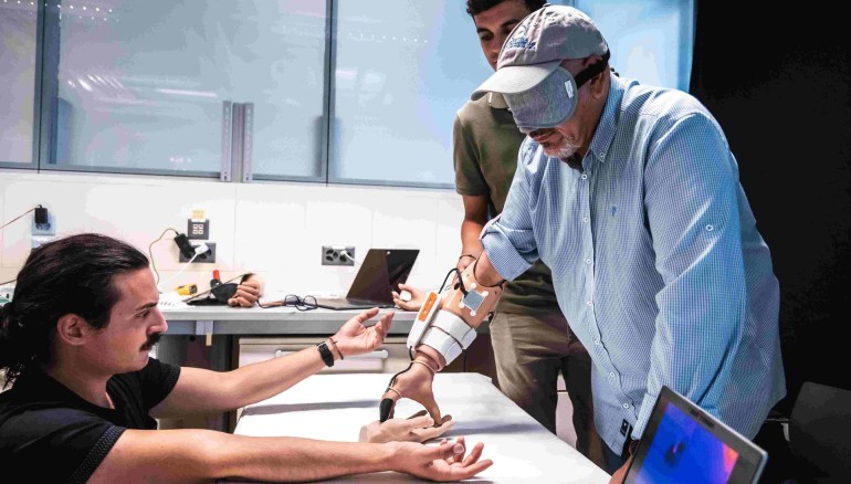 diario1_sv's tweet photo. #Cienca | Crean una prótesis sensible a la temperatura para mejorar la destreza de los amputados
Detalles en: https://t.co/j0pDN05xKX https://t.co/L1CvQ16iP3