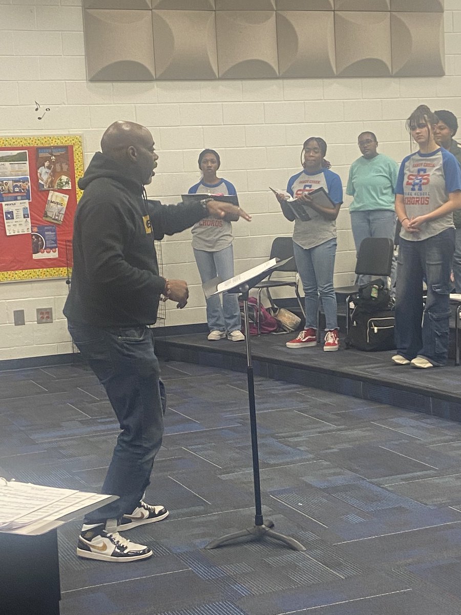 @SCHS_Patriots are having an after school Master Class with my good friend-the incomparable @BPolite_Leader ! Working with with our Advanced Women’s Chorus for LGPE! ❤️🤍💙