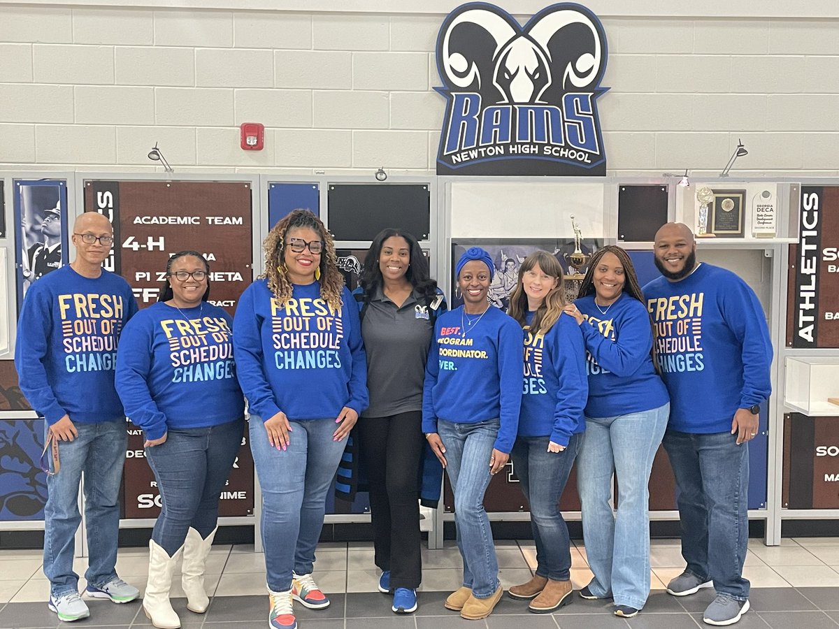 Closing out Counselor Appreciation Week with some of my favorite Rams! 💙
#RAMFAM4LIFE #wearerams #ramsrise #counselorappreciationweek <a href="/Newton_High/">Newton High School</a>