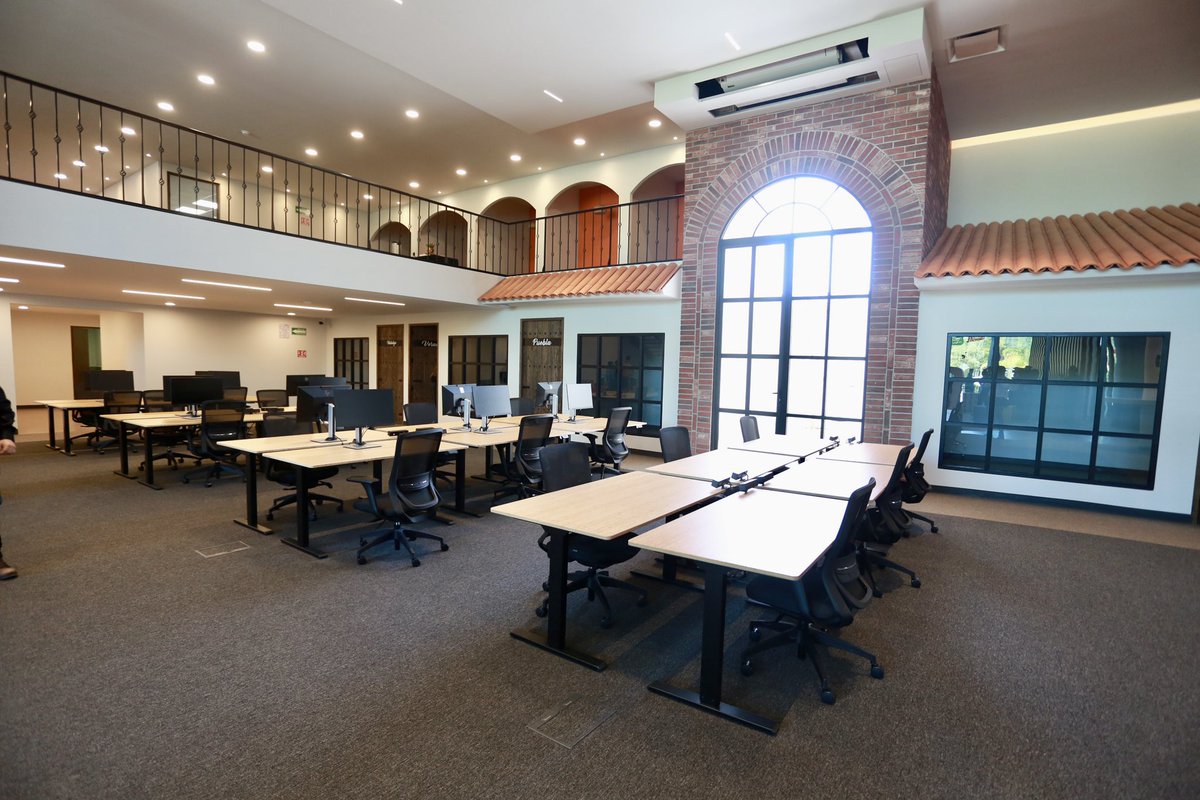 SEDESUQro's tweet photo. Querétaro celebra la inauguración de las nuevas instalaciones de Zoho. Esta inversión que generará 130 empleos iniciales, con proyecciones de crecimiento a 250. https://t.co/nWFm2Gnlvy