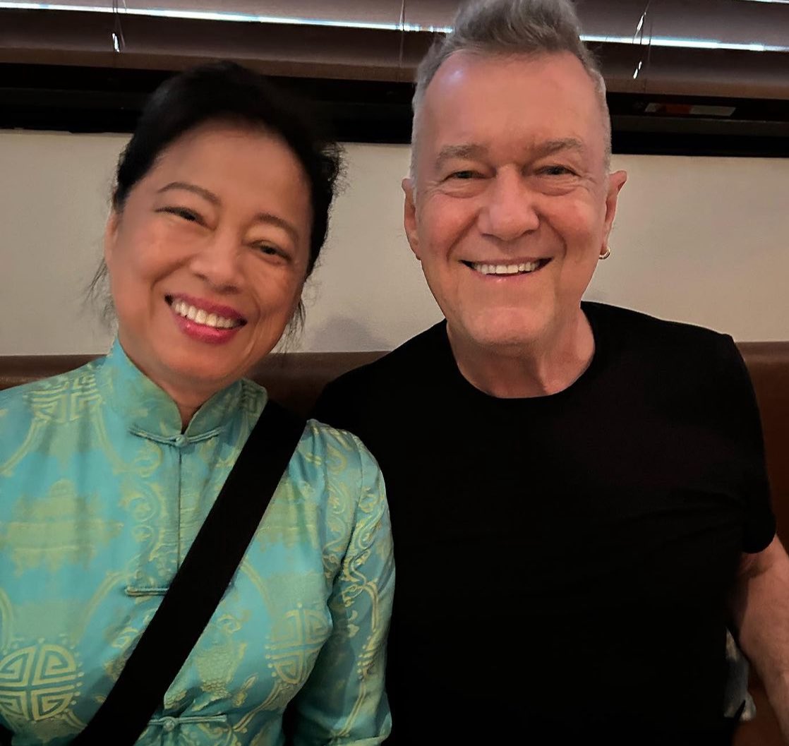 Find a partner who treats you the way the Barneses treat each other. 
The power of a soulmate: how good is the <a href="/JimmyBarnes/">Jimmy Barnes</a> &amp; @jane13barnes love story. A comment piece. . . 🙏🏻
au.lifestyle.yahoo.com/the-power-of-a… <a href="/YahooNewsAU/">Yahoo News Australia</a>