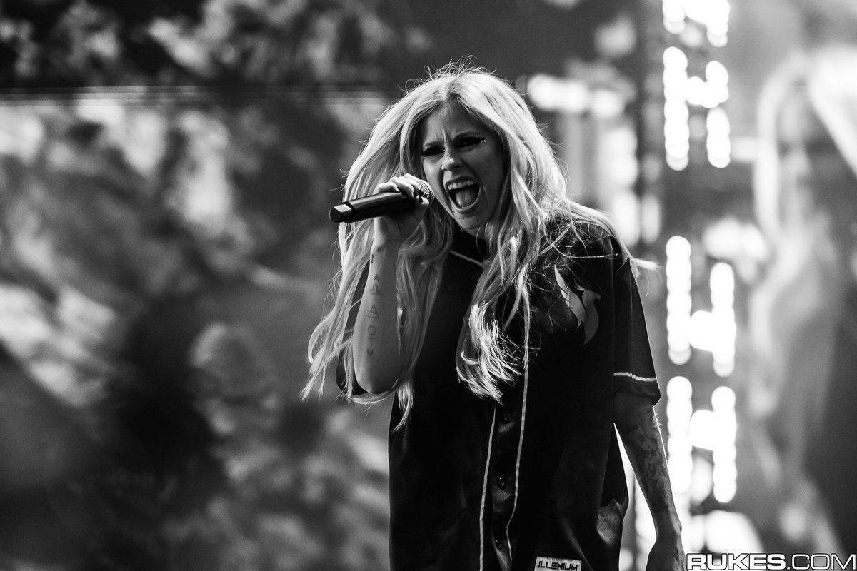 AvrilTribe's tweet photo. New photos!
Avril Lavigne at the Illenium concert
#AvrilLavigne #Illenium #Rukes https://t.co/sRhPt0iGZz