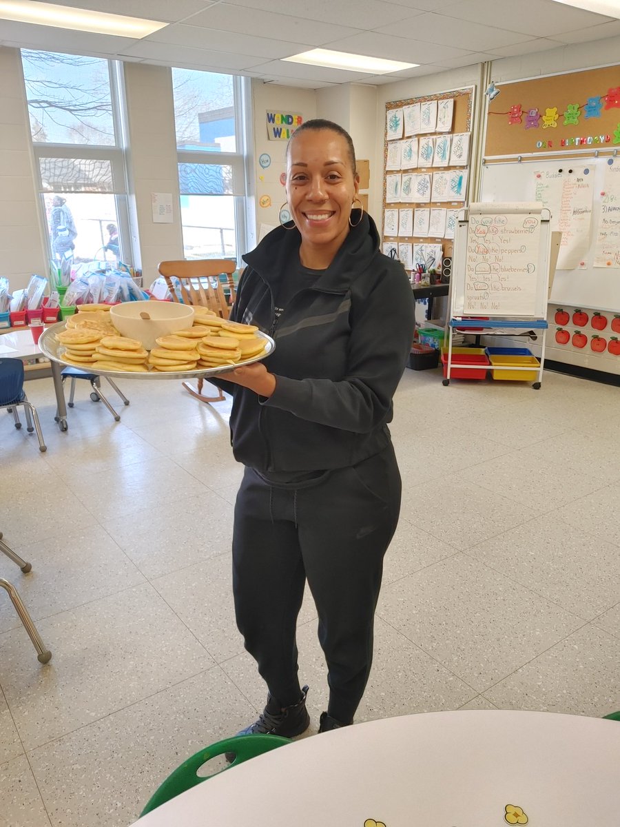 Biidaasigemanps's tweet photo. Today we celebrated 100s day. Thanks to Chef Dockery for cooking 100 pancakes for each FDK class! @DDSBSchools #WeAreBiidaasigeMandaminPS https://t.co/nkV7IaEM1q