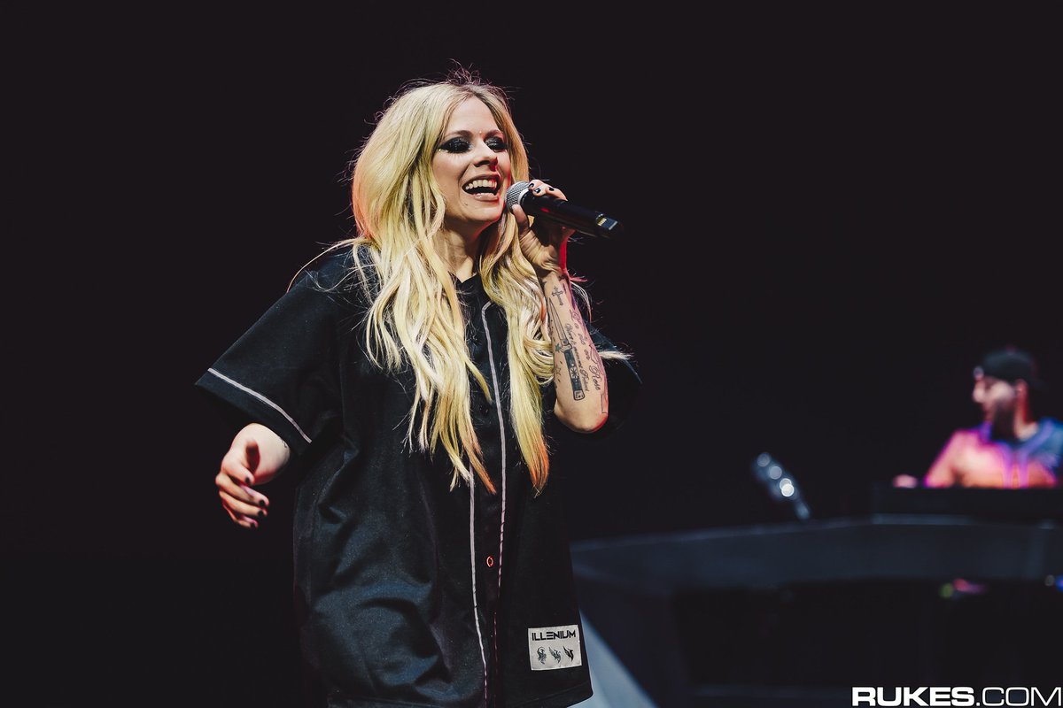 AvrilTribe's tweet photo. New photos!
Avril Lavigne at the Illenium concert
#AvrilLavigne #Illenium #Rukes https://t.co/AWwOX5IsFv