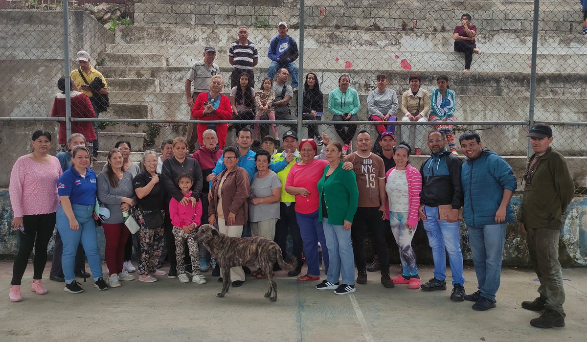 Desde El Rosal en Asamblea de Ciudadanos del Consejo Comunal, donde se priorizó el proyecto de "Construcción del nuevo sistema de aguas servidas de El Rosal", para ser presentado al Presidente <a href="/NicolasMaduro/">Nicolás Maduro</a>  (CFG) con el apoyo del Gobernador <a href="/JEHYSONGUZMAN/">JEHYSON GUZMÁN</a> y el alcalde Otalora.