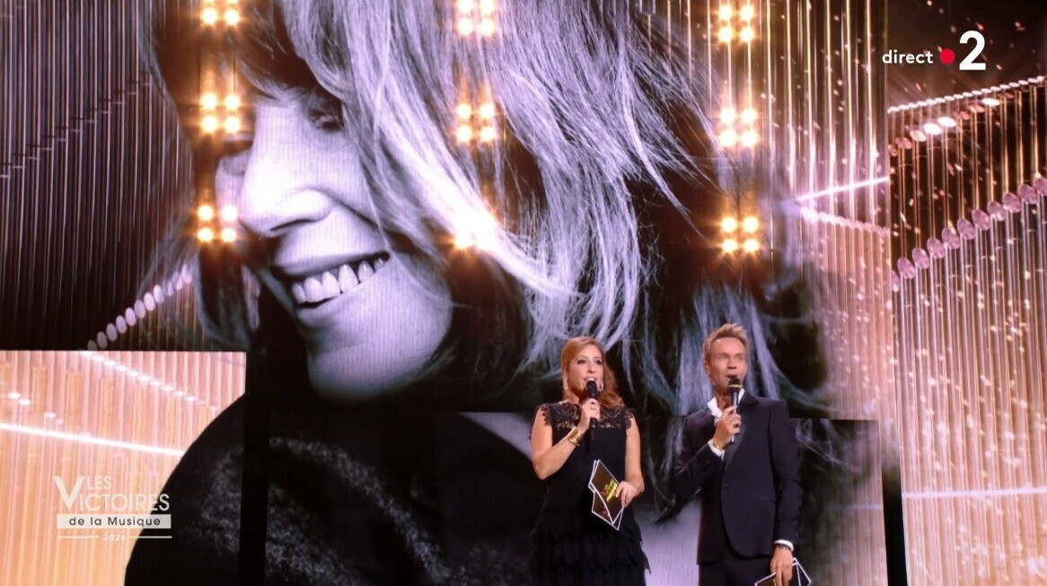 BFMTV's tweet photo. 🔴EN DIRECT
Victoires de la musique 2024: applaudissements nourris pour un hommage à Jane Birkin https://t.co/xPAqJG026D https://t.co/6AaouZ0hNc