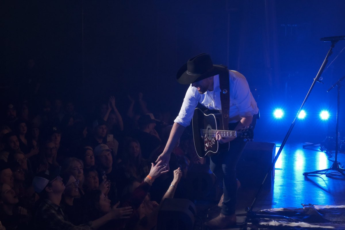 BrettKissel's tweet photo. WINNIPEG - The city that shattered records for being the loudest on #TheCompassTour🔥THANK YOU! https://t.co/9fRntG1csT