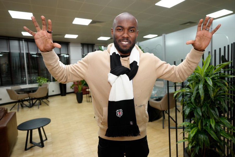 MoatasemMusrati's tweet photo. A new experience, new success, a great club. Very excited for this experience. Thank you for the wonderful welcome. Excited to see you soon at the stadium @Besiktas  let’s goooo 🦅🦅🦅🦅🦅 https://t.co/HJfPMHoCNv