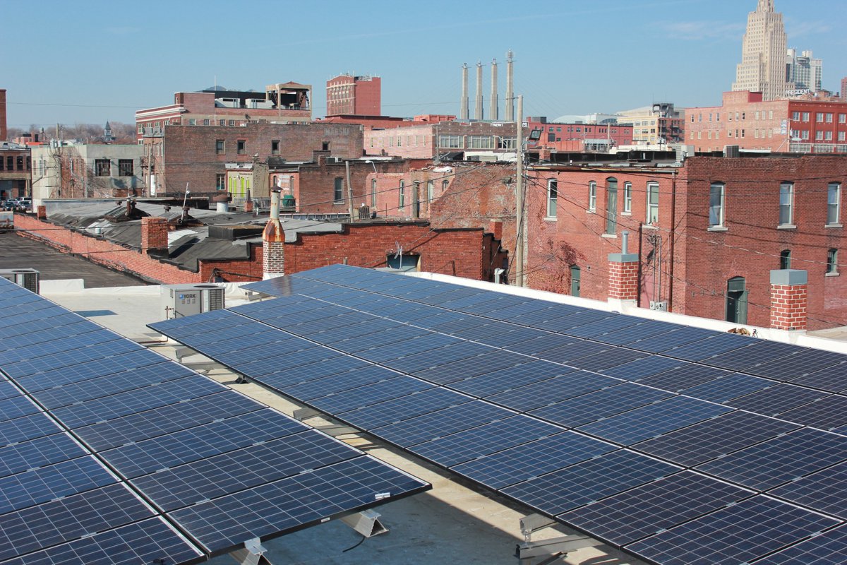 PowerTomorrow's tweet image. It’s a big weekend for our hometown - let’s go #KansasCity! 
In celebration of our fantastic city, here are a few of our favorite downtown Cromwell Solar installations. 
🏈 #SBLVIII