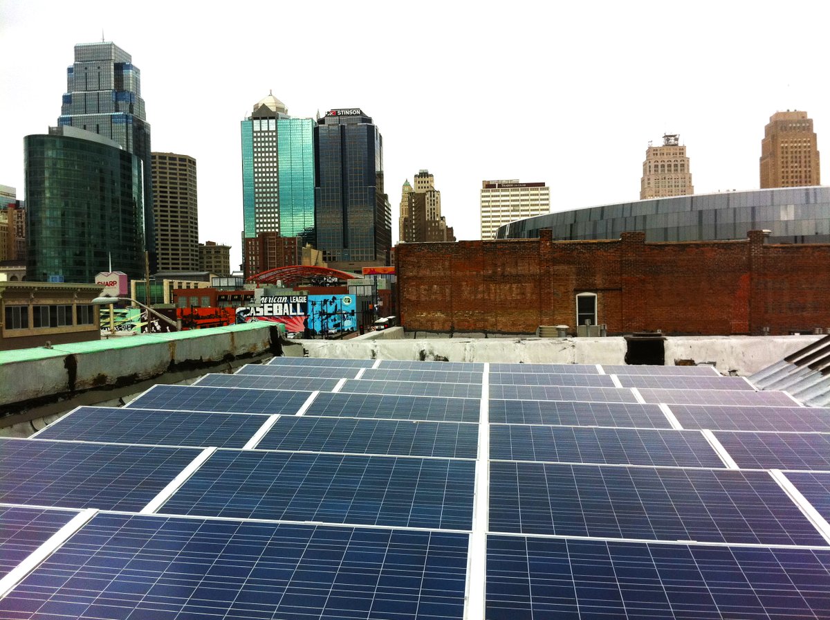 PowerTomorrow's tweet image. It’s a big weekend for our hometown - let’s go #KansasCity! 
In celebration of our fantastic city, here are a few of our favorite downtown Cromwell Solar installations. 
🏈 #SBLVIII