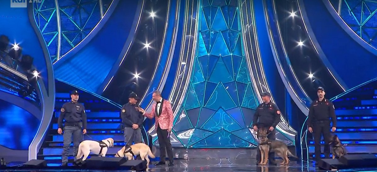 E dopo Angela dei Ricchi e Poveri a #Sanremo24 è SUBBITO, SUBBITO...CARABBINERI! 🤙🏻