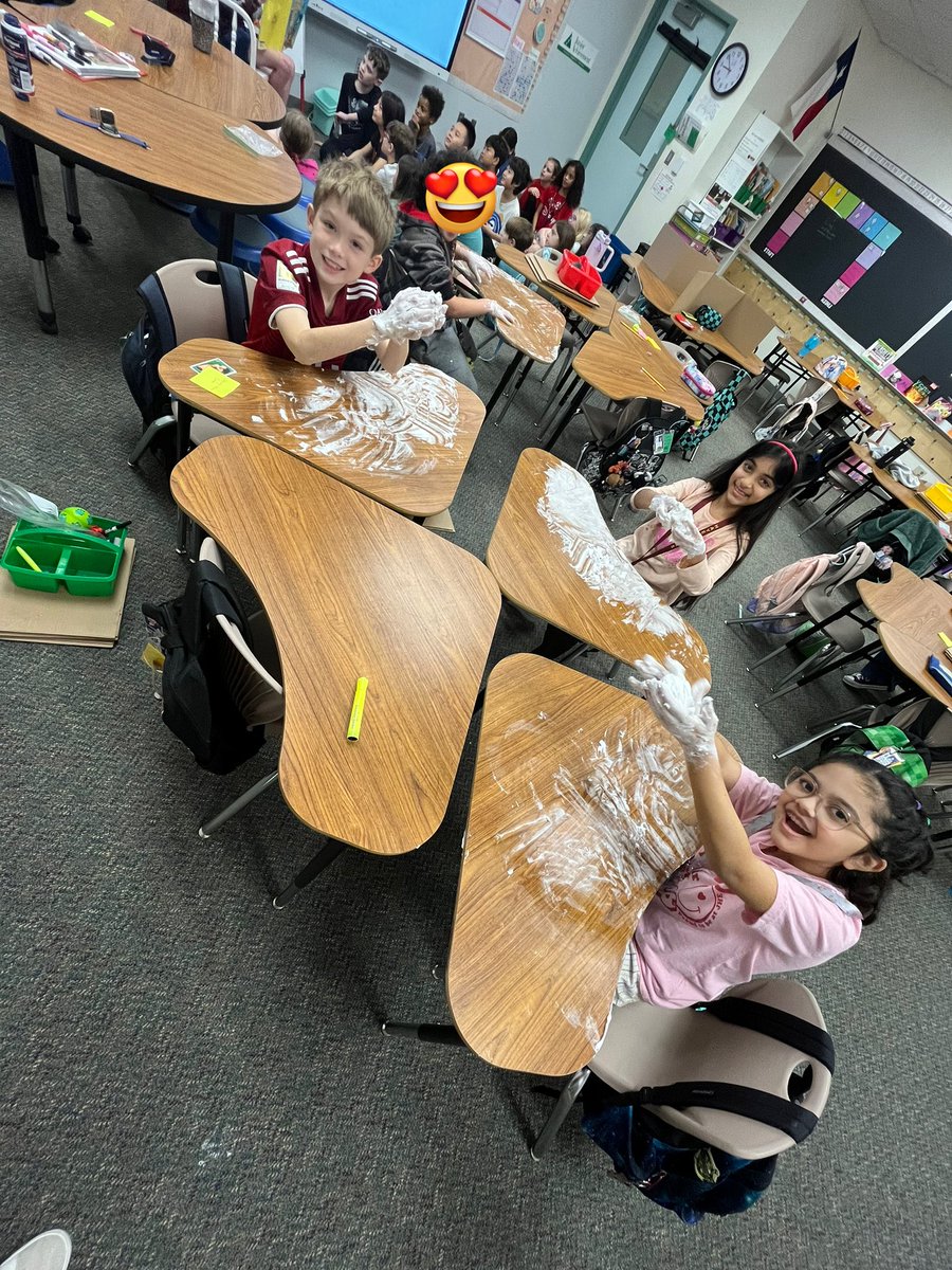 MrsViard's tweet image. Guest readers and shaving cream! Morning full of Hawk Buck redemption! #hayeshawks