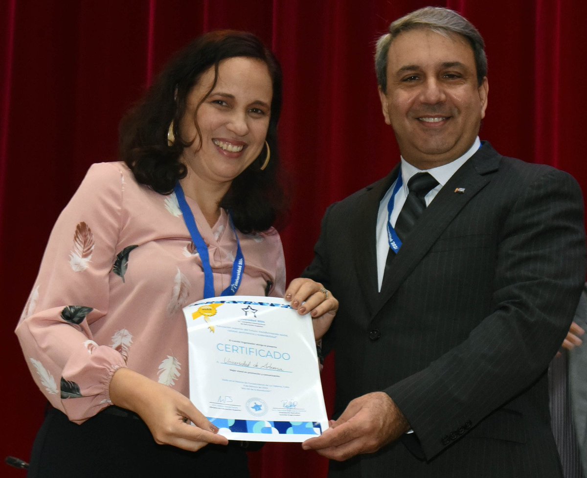 Momento especial de la clausura, la entrega de premios de la exposición asociada, donde fueron reconocidos los mejores Stand en diseño, promoción y comunicación. 
Felicitaciones a todos
<a href="/univholguinera/">UniversidadHolguin</a> 
<a href="/ULTCuba/">Universidad de Las Tunas</a> 
<a href="/UnivArtemisa/">Universidad de Artemisa "Julio Díaz González"</a> 
<a href="/ISA_Universidad/">Universidad de las Artes (ISA)</a> 
<a href="/UNAH_Cuba/">Universidad Agraria de La Habana - UNAH</a>
<a href="/CubaGemes/">OSDE GEMES CUBA</a> <a href="/IncaCuba/">InstitutoNacionalDeCienciasAgrícolas (INCA)</a>