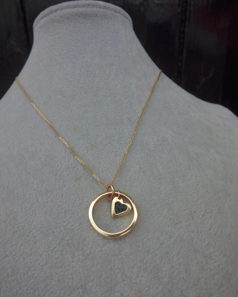 ruthamorrison's tweet photo. Gold commissions π
I love working with clients to design something special.
#handmadegold #handmade #gold #goldjewellery #harristweed #outerhebrides #bepoke https://t.co/Awb40snhdK